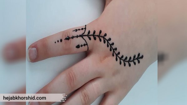  20 عکس نقش حنا ساده دخترانه