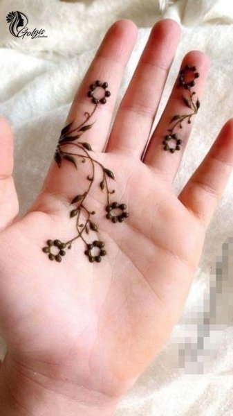  20 عکس نقش حنا ساده دخترانه