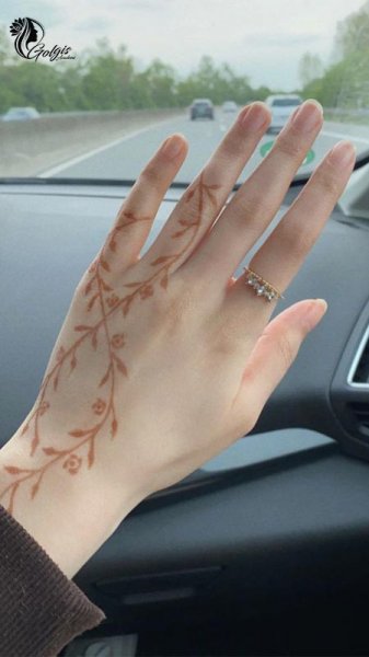  20 عکس نقش حنا ساده دخترانه