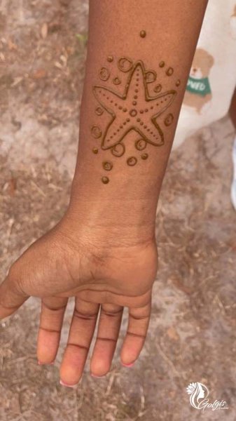  20 عکس نقش حنا ساده دخترانه