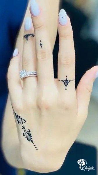  20 عکس نقش حنا ساده دخترانه