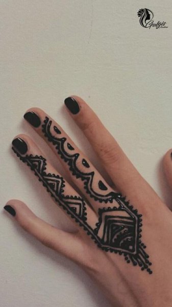  20 عکس نقش حنا ساده دخترانه