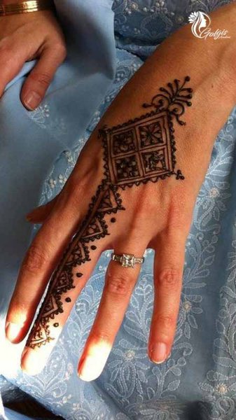  20 عکس نقش حنا ساده دخترانه