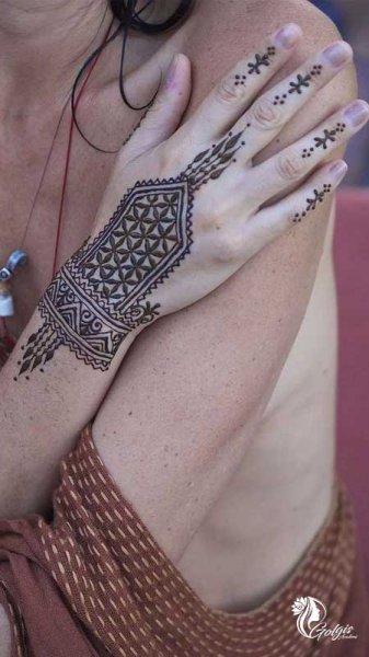  20 عکس نقش حنا ساده دخترانه