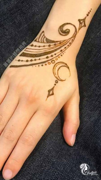  20 عکس نقش حنا ساده دخترانه