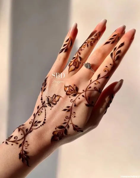  20 عکس نقش حنا ساده دخترانه