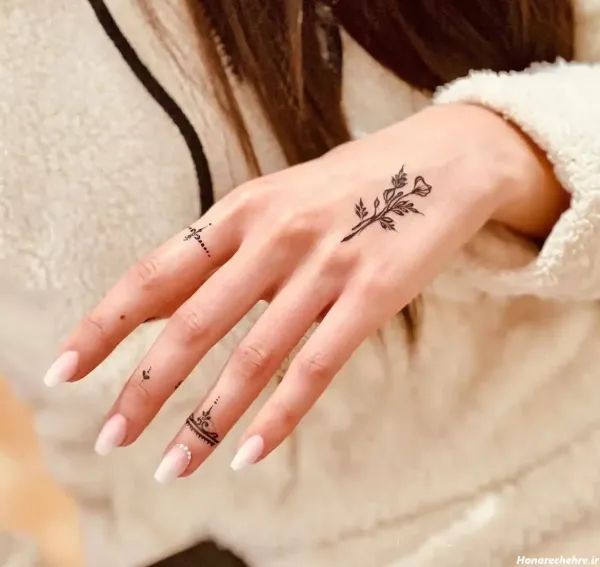  20 عکس نقش حنا ساده دخترانه