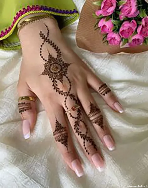  20 عکس نقش حنا ساده دخترانه