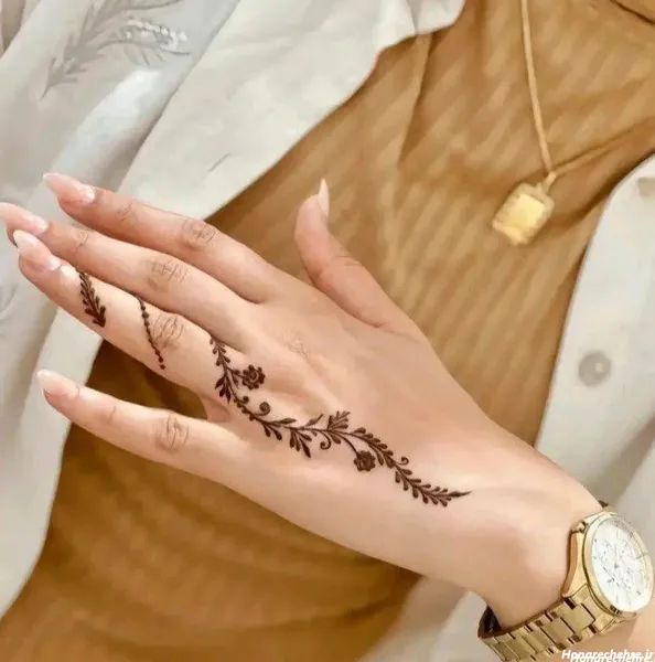  20 عکس نقش حنا ساده دخترانه