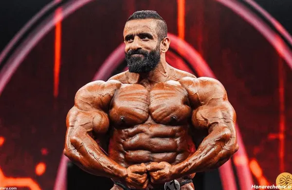  عکس هادی چوپان با همسرش در استخر