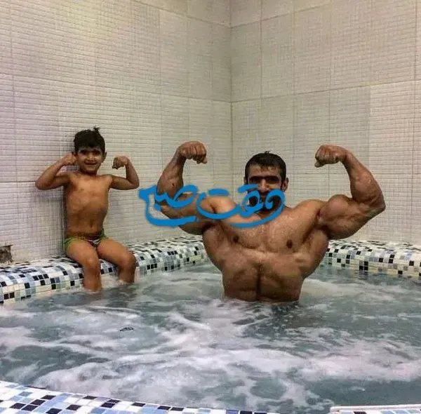  عکس هادی چوپان با همسرش در استخر