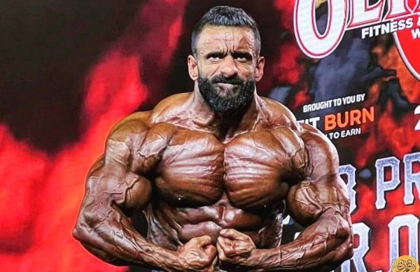  عکس هادی چوپان با لباس