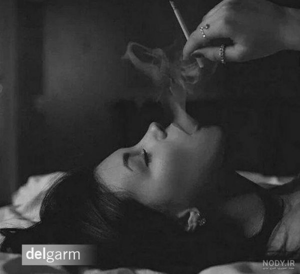 عکس دختر غمگین در شب