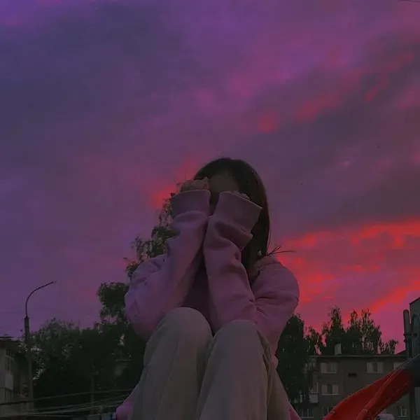  عکس دختر تنها و غمگین برای پروفایل