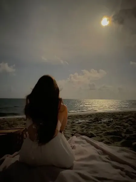  عکس دختر تنها و غمگین برای پروفایل