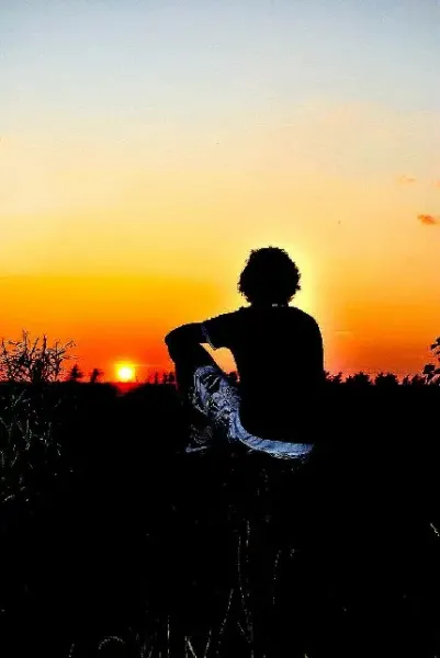  عکس پسر تنها و غمگین