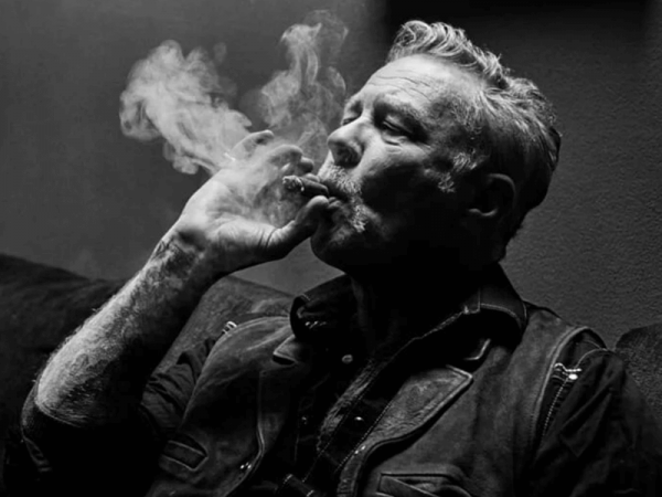  عکس سیگار کشیدن لاکچری