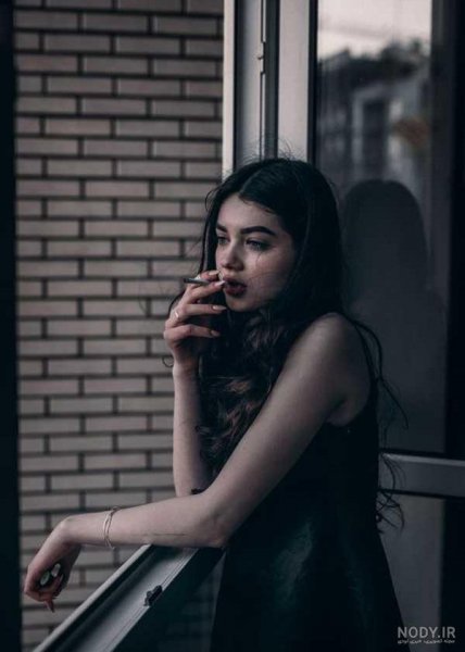 عکس سیگار کشیدن پسر غمگین