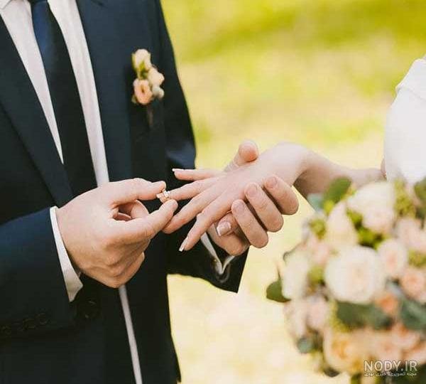  عکس دست نامزدی با حلقه طبیعی