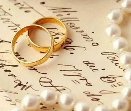  عکس دست نامزدی با حلقه طبیعی