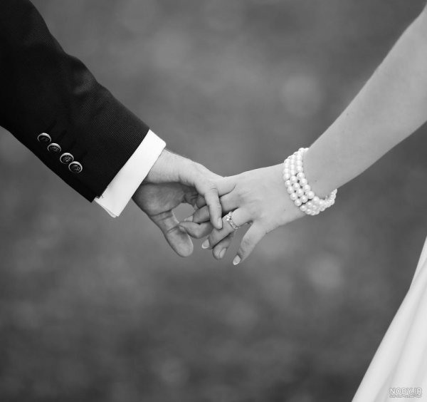  عکس دست نامزدی با حلقه طبیعی