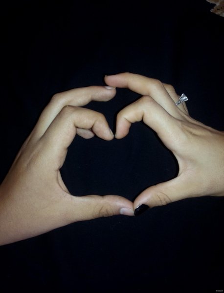  عکس دست نامزدی با حلقه طبیعی