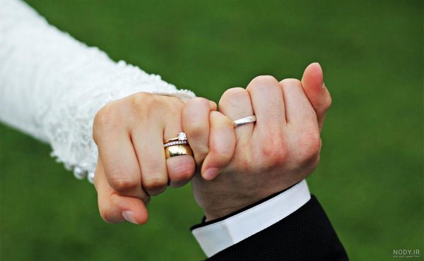  عکس حلقه نامزدی در دست دختر طبیعی