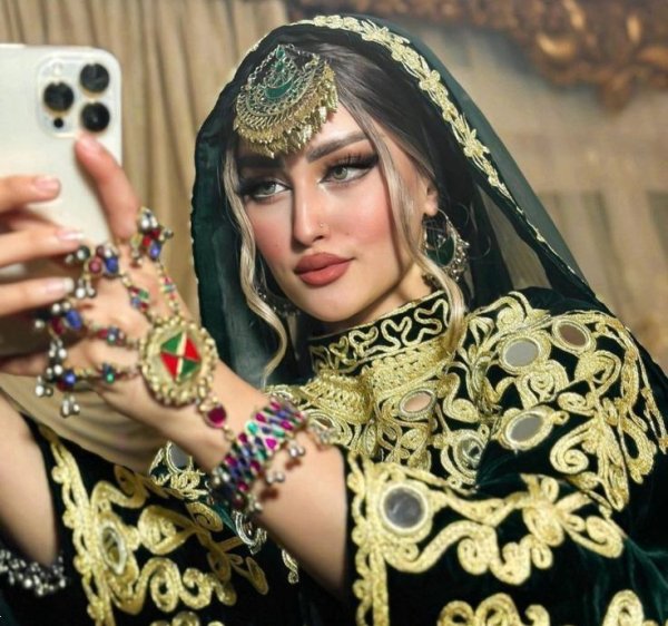 مدل آرایش با لباس افغانی