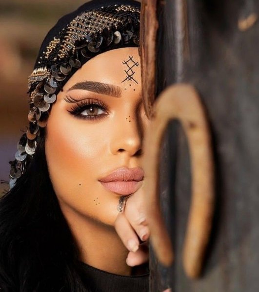 مدل آرایش با لباس افغانی