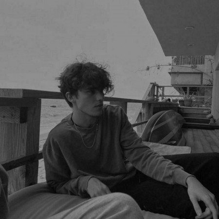  عکس فیک پسرونه 18 ساله مو فرفری