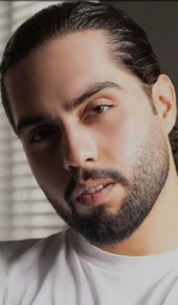  عکس فیک پسرونه 18 ساله مو فرفری