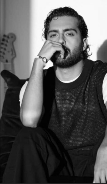  عکس فیک پسرونه 18 ساله مو فرفری