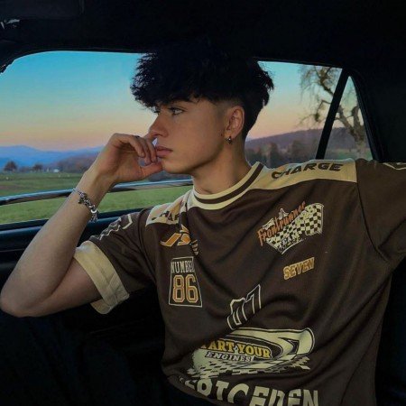  عکس فیک پسرونه 18 ساله مو فرفری