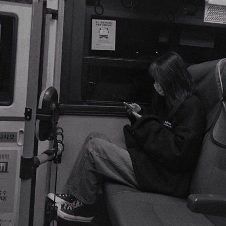  عکس دختر کره ای با گوشی