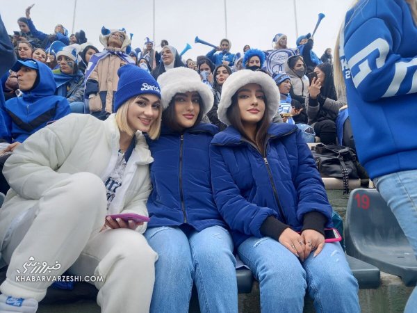  عکس دختر استقلالی در ورزشگاه آزادی