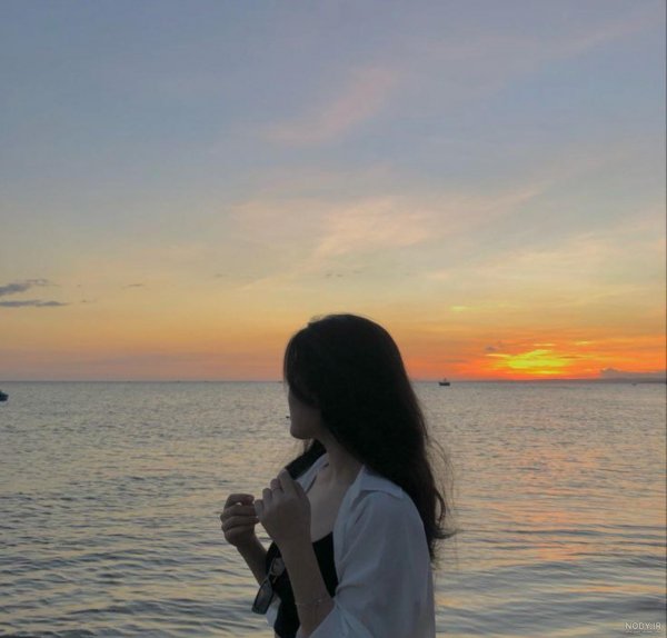  عکس دختر کنار دریا طبیعی