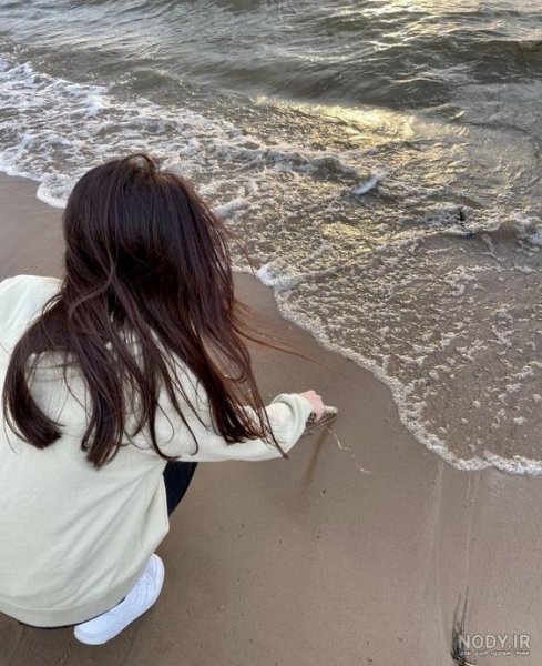  عکس دختر کنار دریا طبیعی