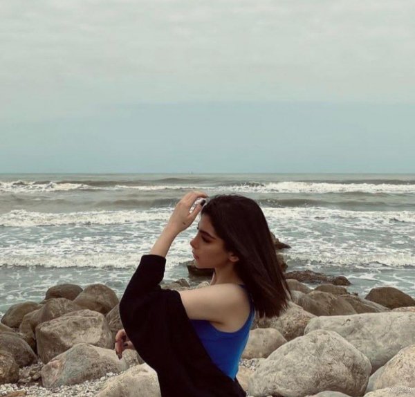  عکس دختر کنار دریا طبیعی