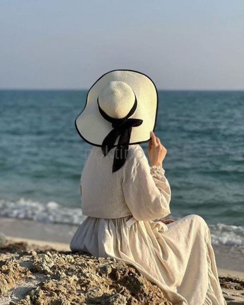  عکس زن کنار دریا خارجی