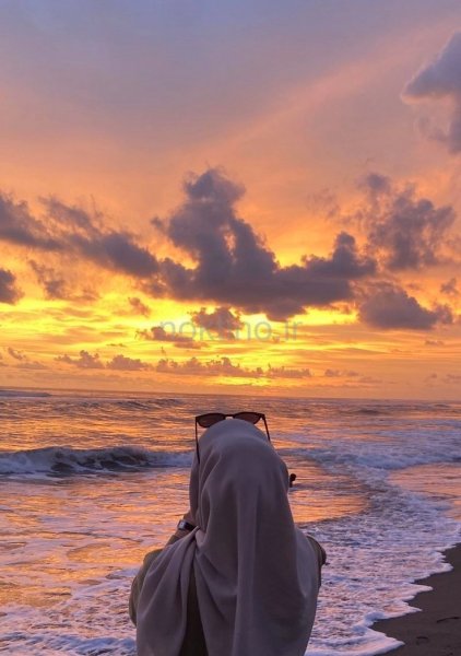  عکس زن کنار دریا خارجی