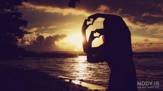  عکس زن در ساحل با مایو