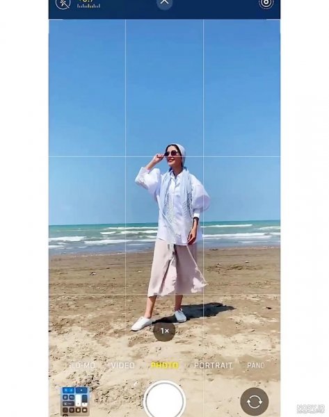  عکس زن در ساحل با مایو