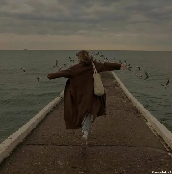  عکس زن کنار ساحل