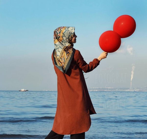  ژست عکس کنار دریا دخترانه با حجاب
