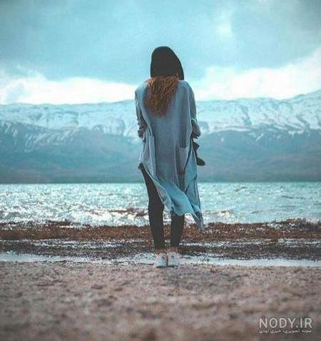 ژست عکس کنار دریا دخترانه با حجاب