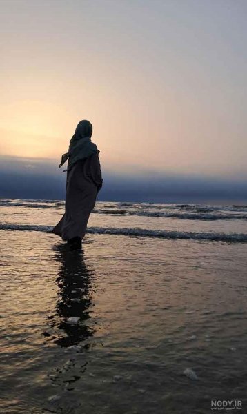  ژست عکس کنار دریا دخترانه با حجاب
