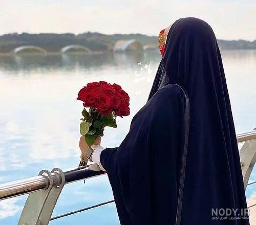  ژست عکس کنار دریا دخترانه با حجاب