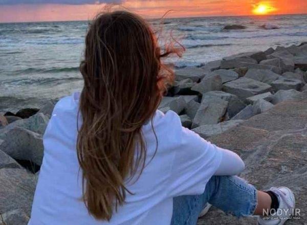  ژست عکس کنار دریا دخترانه با حجاب