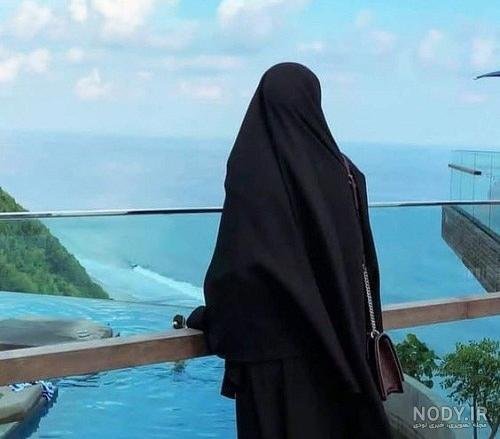  ژست عکس کنار دریا دخترانه با حجاب