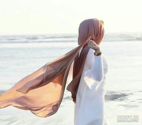  ژست عکس کنار دریا دخترانه با حجاب